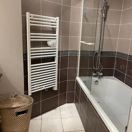 Sur Le Parvis De La Cathédrale