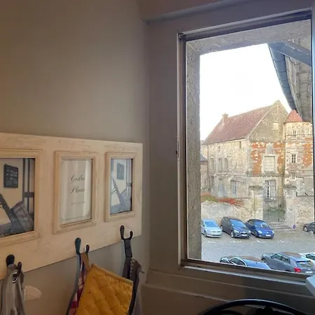 Sur Le Parvis De La Cathédrale * Senlis (Oise)