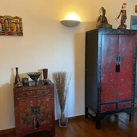 Sur Le Parvis De La Cathédrale * Senlis (Oise)